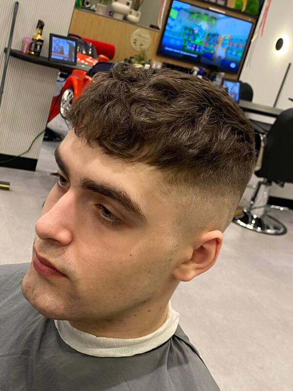 Vīriešu frizūra HAIRRIGA Barbershop